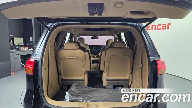 2017 Kia Canival 9-seater Hi-Limousine, photograph 1