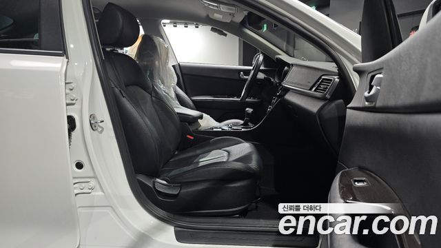 Kia K5 2.0 MX — photo 1 of 30