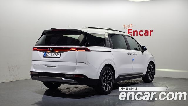 Kia Canival Diesel 7-Seater Outdoor — photo 1 of 30