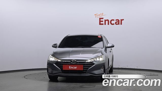 Hyundai AVANTE 1.6 — photo 1 of 20