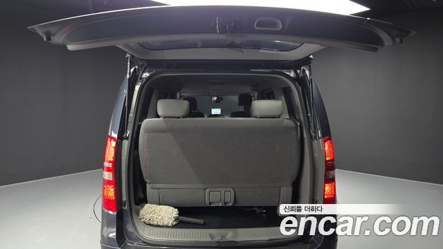 Hyundai Starex 4WD 11-Seater Wagon — photo 1 of 31