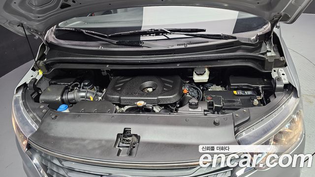 Hyundai Starex Wagon 12-Seater — photo 1 of 20