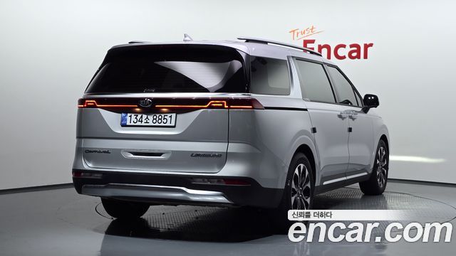 Kia Canival Diesel 7-Seater Signature — photo 1 of 30