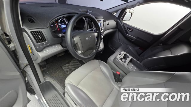 2019 Hyundai Starex Van 3-Seater, photograph 6