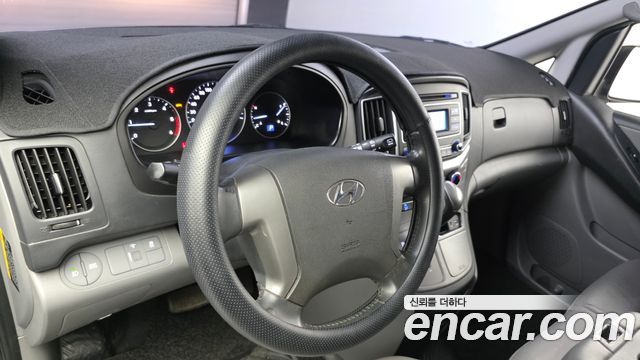 2019 Hyundai Starex Van 3-Seater, photograph 4