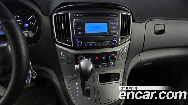 2019 Hyundai Starex Van 3-Seater, photograph 1