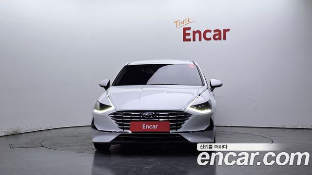 Hyundai Sonata Premium — photo 1 of 30