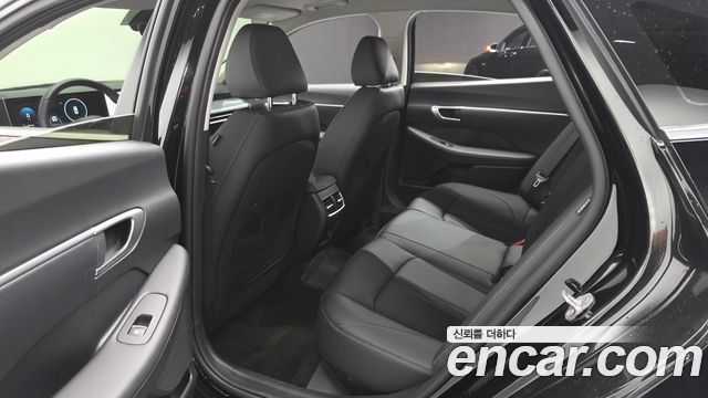 Hyundai Sonata 2.0 — photo 1 of 20