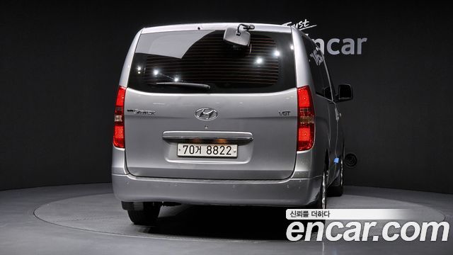 Hyundai Starex 12-Seater Wagon — photo 1 of 20