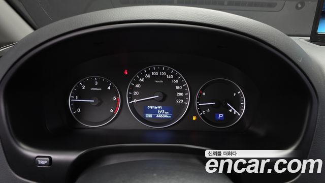 Hyundai Starex Van 3-Seater — photo 1 of 30