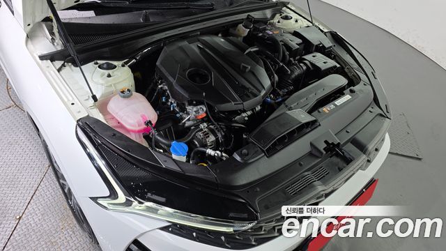 Kia K5 2.0 — photo 1 of 32
