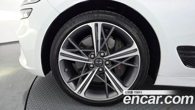 Genesis G70 Gasoline 2.5T 2WD — photo 1 of 34