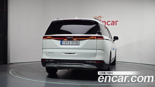 Kia Canival 7-Seater Noblesse — photo 1 of 30