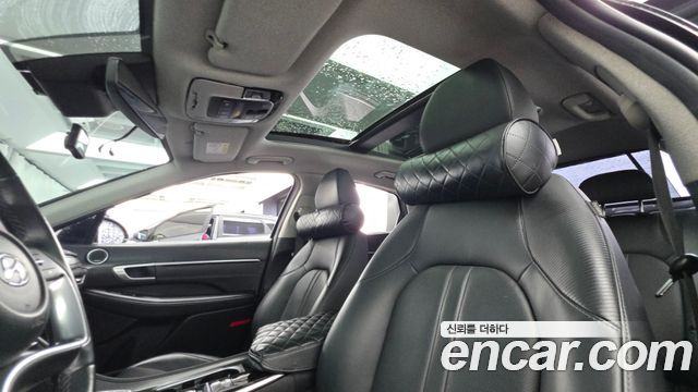 Hyundai Sonata 2.0 — photo 1 of 32