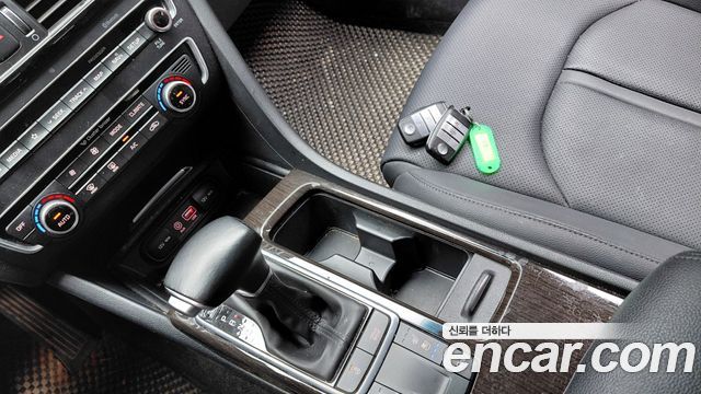 Kia K5 2.0 MX — photo 1 of 29