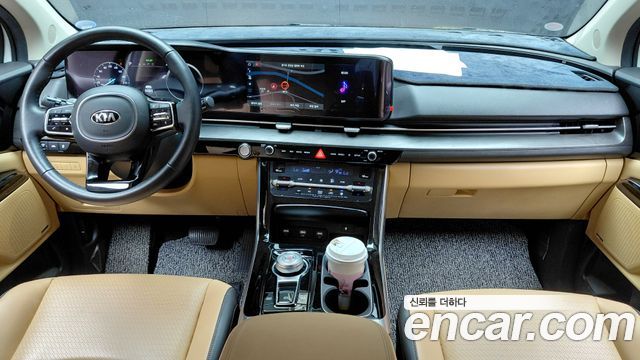 Kia Canival Diesel 9-Seater Signature — photo 1 of 30