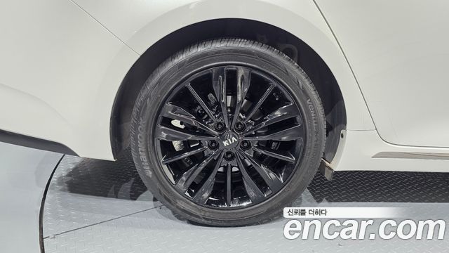 Kia K5 2.0 — photo 1 of 30