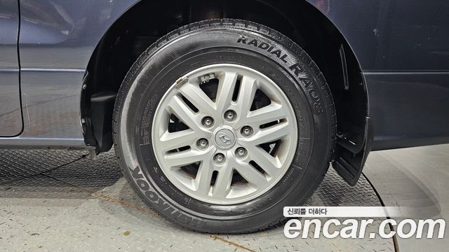 Hyundai Starex 5-Seater VAN — photo 1 of 30