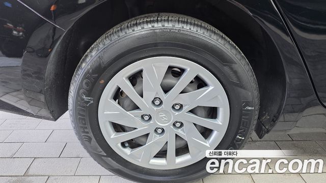 Hyundai AVANTE 1.6 — photo 1 of 30