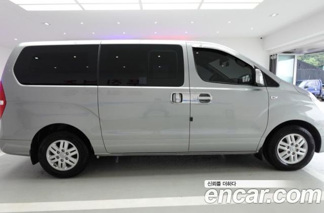 Hyundai Starex 5-Seater VAN — photo 1 of 19