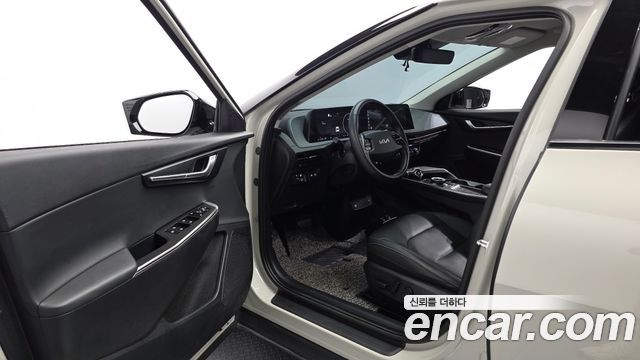 Kia EV6 Long Range — photo 1 of 30