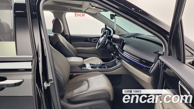 Kia Canival Gasoline 9-Seater Signature — photo 1 of 40