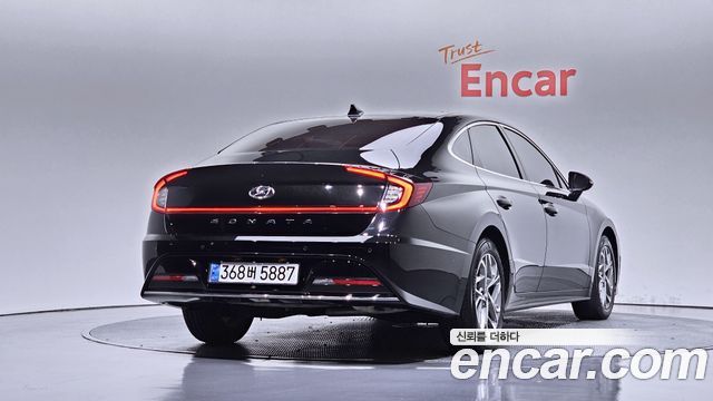 Hyundai Sonata 2.0 — photo 1 of 33