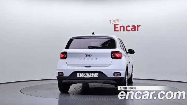 Hyundai Venue 1.6 Modern — photo 1 of 20