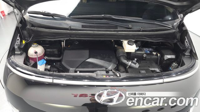 Hyundai Staria Cargo 3-Seater — photo 1 of 30