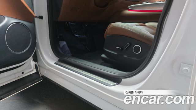 Genesis GV70 2.5T Gasoline AWD — photo 1 of 32