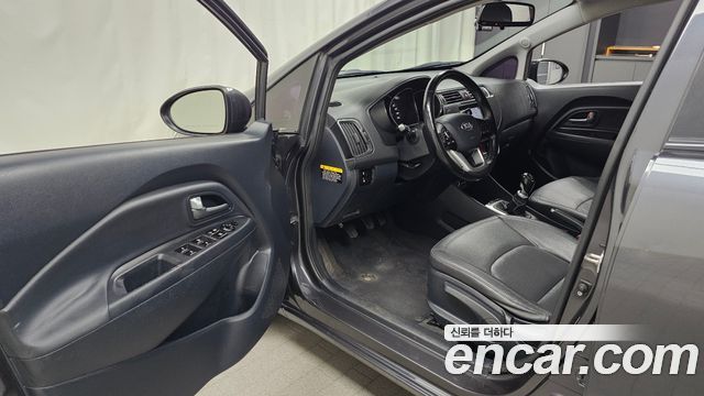 2015 Kia pride Diesel 5DR 1.4, photograph 9