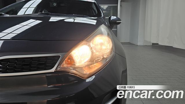 2015 Kia pride Diesel 5DR 1.4, photograph 5