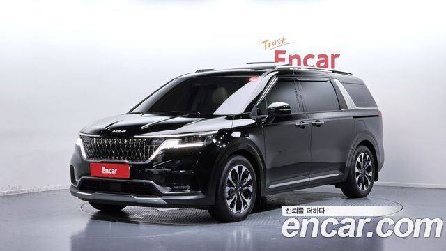 Kia Canival Diesel 9-Seater Signature — photo 1 of 31