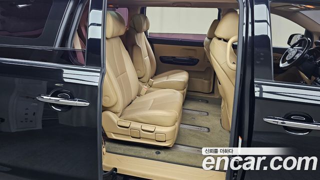 2015 Kia Canival 7-seater Limousine, photograph 2