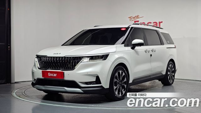 Kia Canival Gasoline 9-Seater Prestige — photo 1 of 29