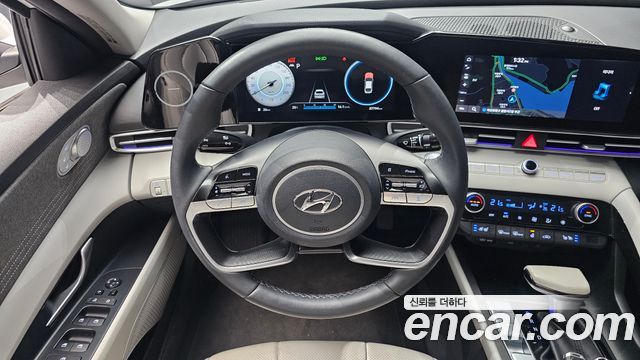 Hyundai AVANTE 1.6 — photo 1 of 20