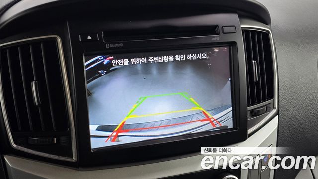 Hyundai Starex Van 5-Seater — photo 1 of 20