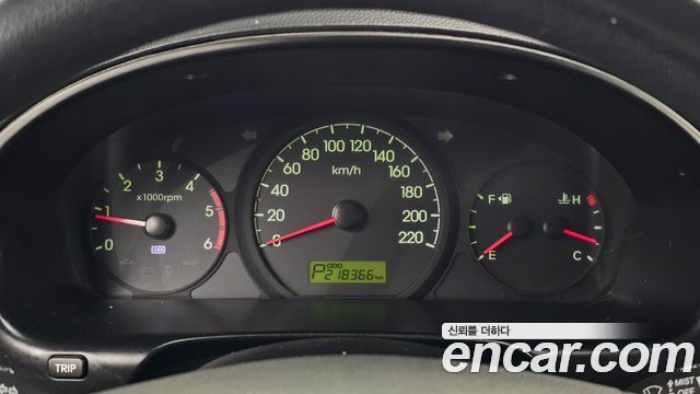Hyundai Starex 5-Seater VAN — photo 1 of 35