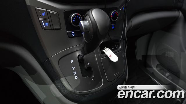 Hyundai Starex Van 3-Seater — photo 1 of 32