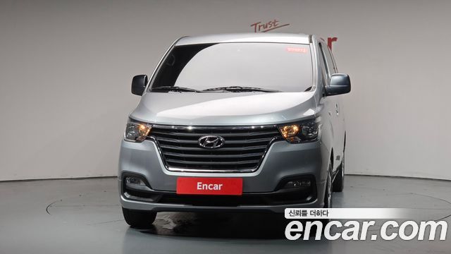 Hyundai Starex Wagon 11-Seater — photo 1 of 30