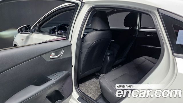 Kia K3 Trendy — photo 1 of 33