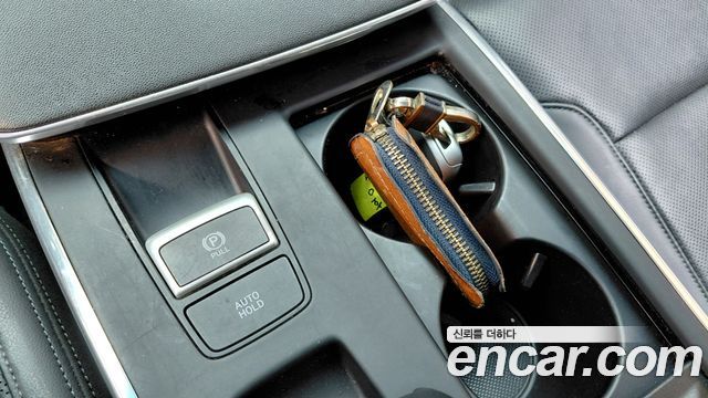 Hyundai Grandeur Premium — photo 1 of 33