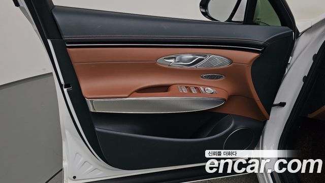Genesis GV70 2.5T Gasoline 2WD — photo 1 of 35