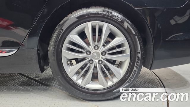 Hyundai Grandeur HG240 Modern Collection — photo 1 of 31