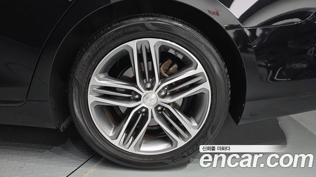 Hyundai Grandeur 3.0 Exclusive — photo 1 of 34