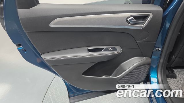 Renault-KoreaSamsung XM3 1.6 E-TECH Inspire e-shifter — photo 1 of 34