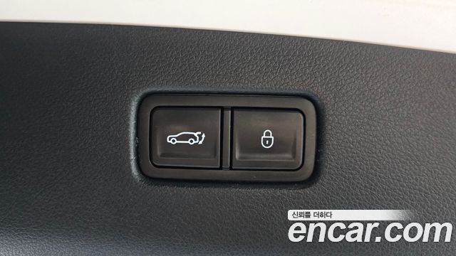Genesis GV70 2.5T Gasoline AWD — photo 1 of 30