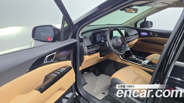 Kia Canival Gasoline 7-Seater Signature — photo 1 of 40