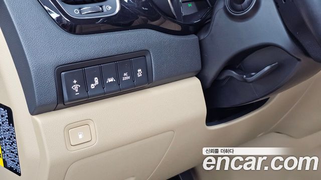 Kia Canival 9-Seater Hi-Limousine — photo 1 of 38