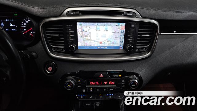 Kia Sorento Diesel 2.0 2WD — photo 1 of 35